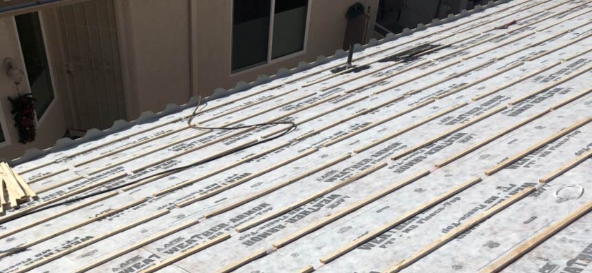 Tucson roofing company installing a tile roof